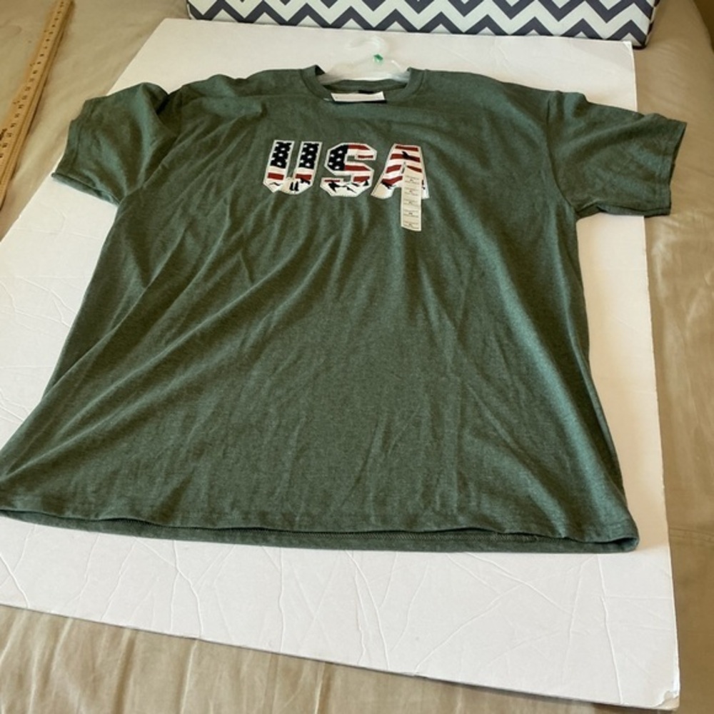 Gildan Olive green USA Graphic Tee unisex size XL